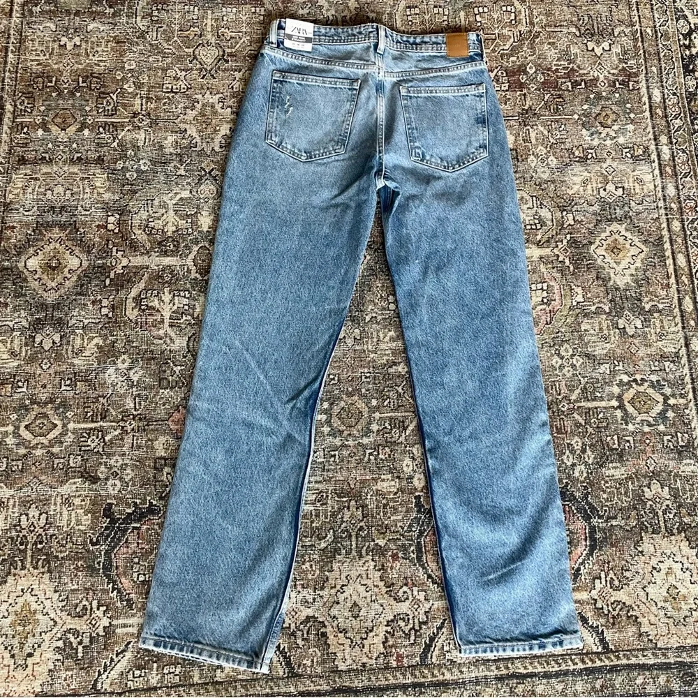 ✨SOLD✨ Zara Mid Rise Straight Leg Jeans - 6 - Picture 3 of 4